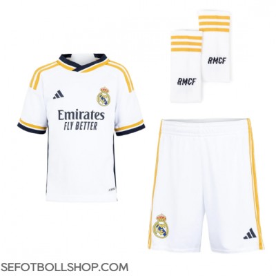 Billiga Real Madrid Jude Bellingham #5 Barnkläder Hemma fotbollskläder till baby 2023-24 Kortärmad (+ Korta byxor)